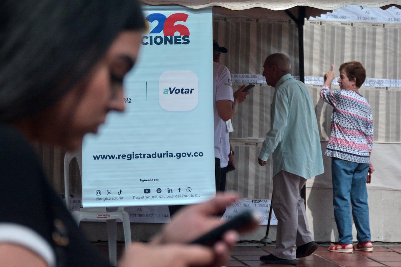 Los colombianos salieron a votar en las urnas para elegir presidente y vicepresidente.