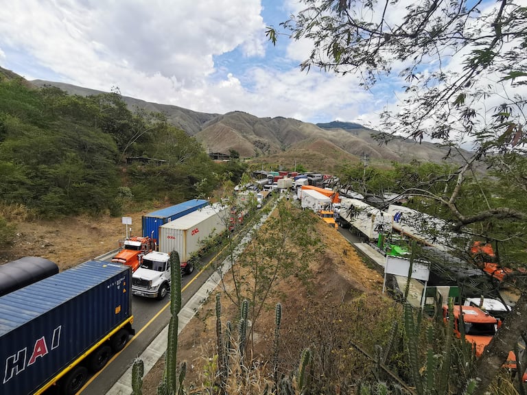 Bloqueos en loboguerrero vía a Buenaventura