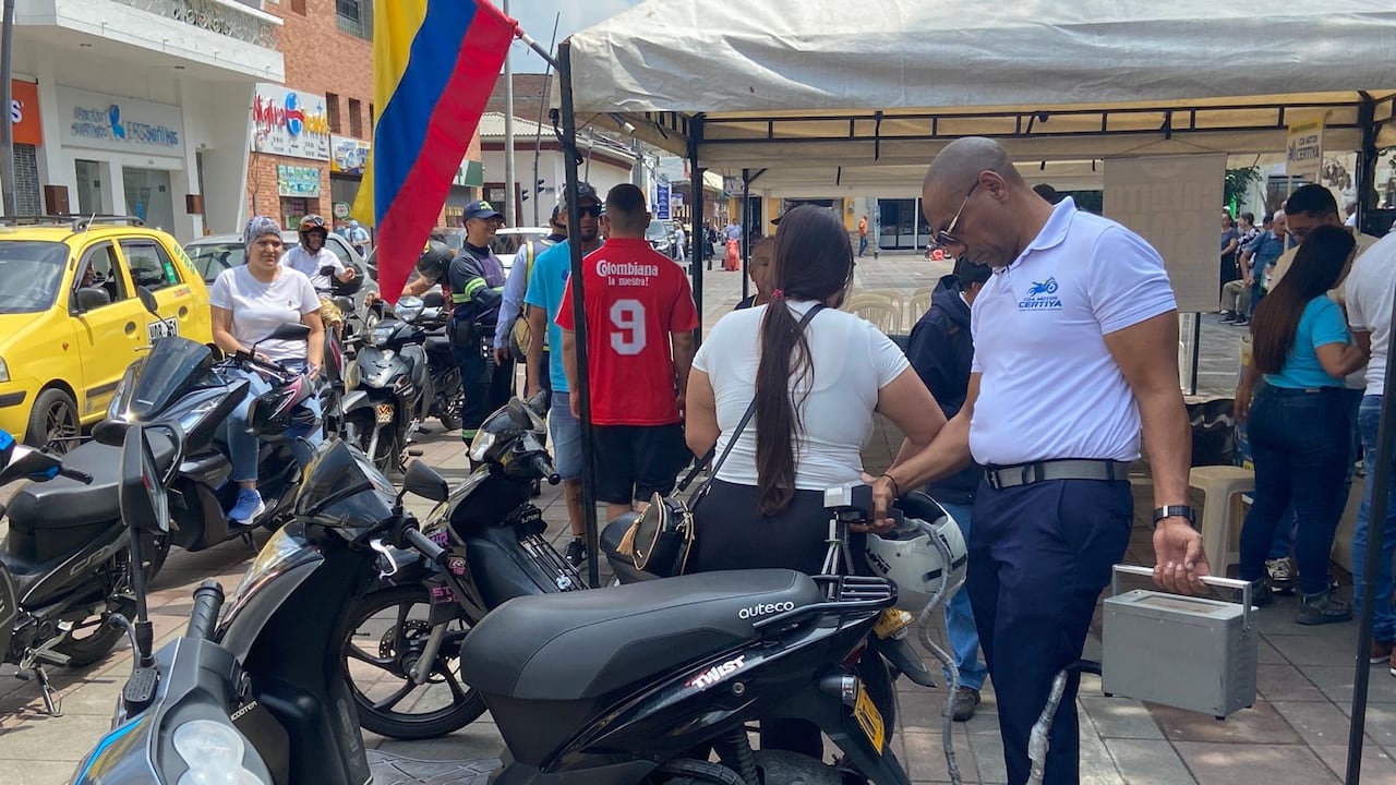 Un total de 400 motocicletas participaron en la jornada de marcación gratuita que se cumplió este viernes en la ciudad. Foto: Alcaldía de Palmira / El País.