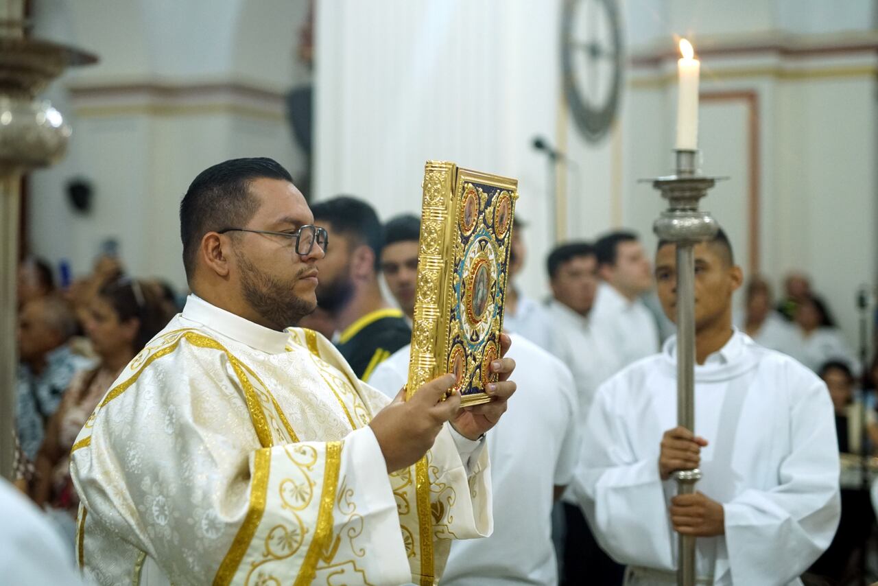 Celebración de la misa de la Cena del Señor en la Catedral de San Pedro Apóstol.