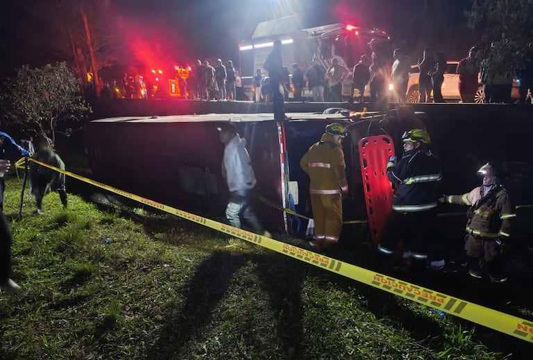 Más de 15 ambulancias fueron utilizadas desplegadas para atender a los pasajeros lesionados y trasladarlos a centros asistenciales de la capital del Cauca.