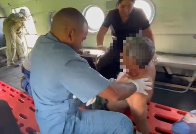 Tres personas resultaron heridas tras la activación de una mina antipersona en el corregimiento de Los Uvos, zona rural de La Vega, reportaron campesinos de esa población del Macizo Colombiano.