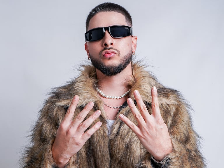 Alero, DJ, productor, compositor y fundador de Duro Records y NOSKI Studio. Originario de Cali, Colombia.