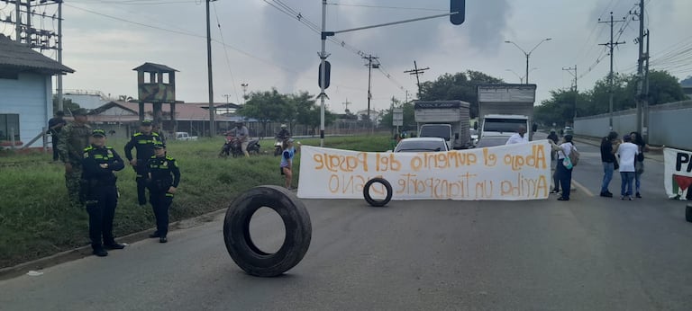 Vías cerradas en ambos sentidos en Yumbo por inconformidad con tarifas del transporte