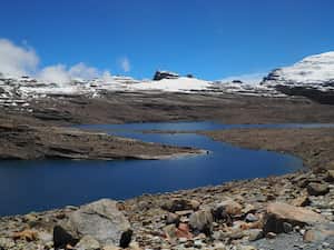 Más 300.000 hectáreas conforman el Parque Nacional Natural el Cocuy, un templo de agua que tiene más de 80 quebradas y ríos, como el Casanare, Playón y Mundo Nuevo; y alrededor de 150 lagunas como la de La Plaza, Avellanal y la Grande de la Sierra, que se destaca por su llamativo color y por sus más de 35 hectáreas de extensión. Estas se alimentan de la Sierra Nevada del Cocuy, el glaciar más grande de Colombia y la masa continua de nieve más grande al norte del continente.