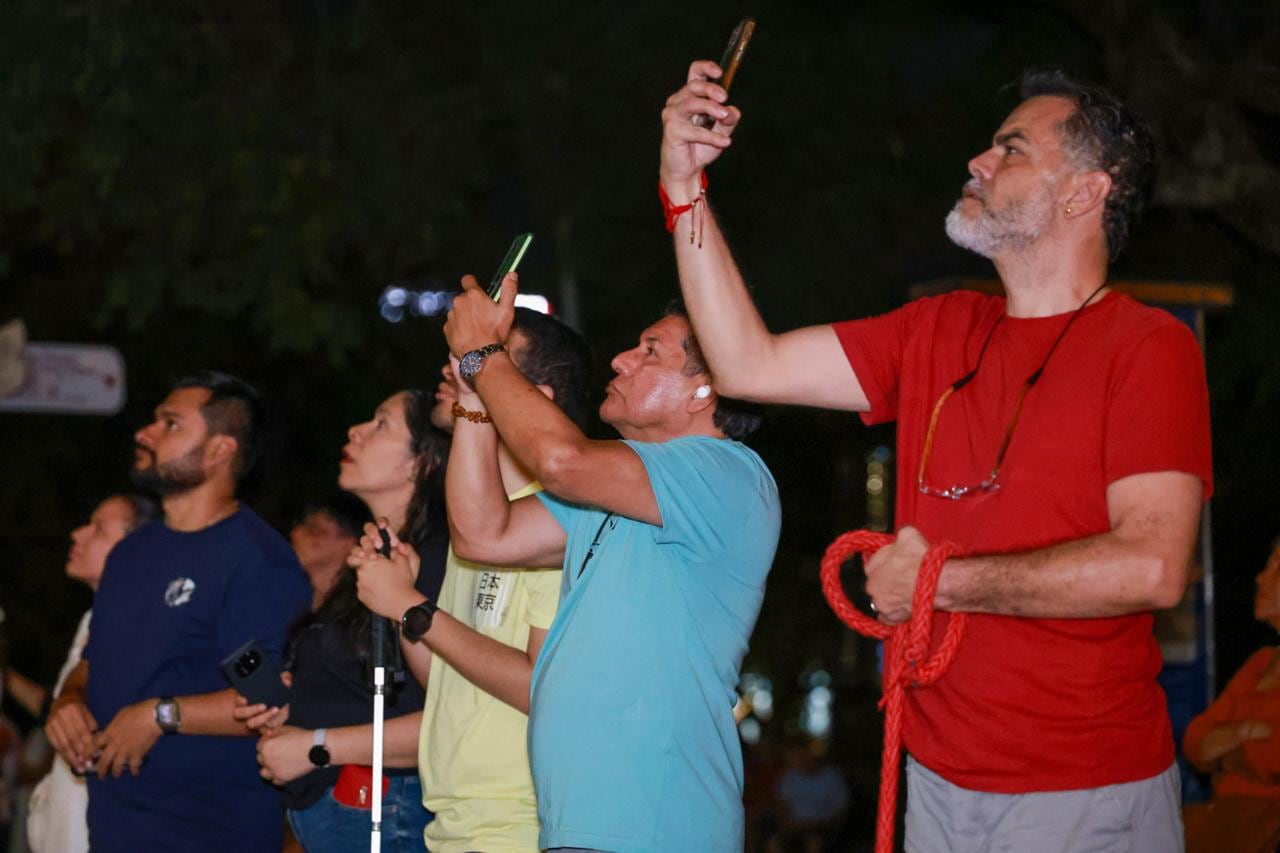 Proyecciones de video mapping transforman espacios patrimoniales en escenarios de contemplación durante la Semana Santa.