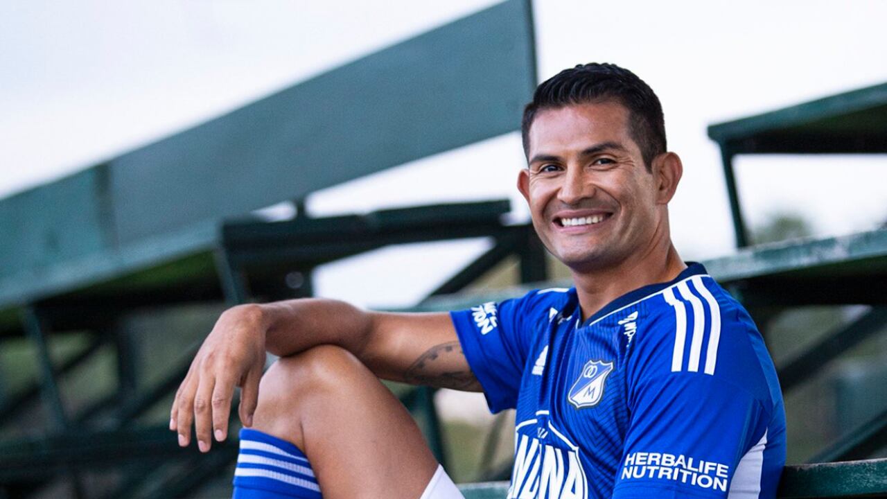 David Mackalister Silva con la nueva camiseta de Millonarios 2023.