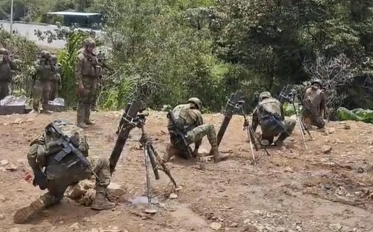 En Ecuador, Ministro de Defensa y Alto Mando Militar supervisan, desde territorio, la destrucción de bocaminas y el empleo de artillería pesada en la frontera norte.