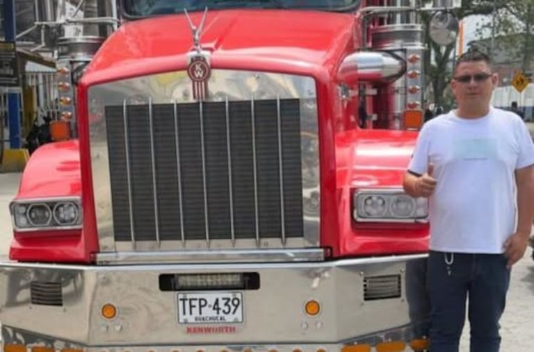 "Miguel Ángel Oliva se encuentra desaparecido o secuestrado en la vía Panamericana del trayecto del Bordo Mojarras con el vehículo tractocamión de placas TFP439 la última ubicación del satelital", denunciaron los compañeros de la víctima.