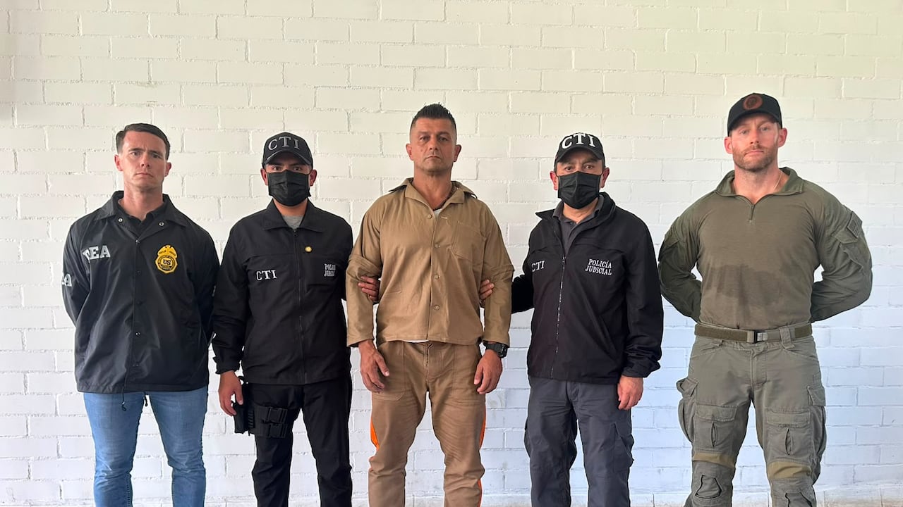 Notificado de una orden de extradición por el delito de homicidio de un agente de la DEA