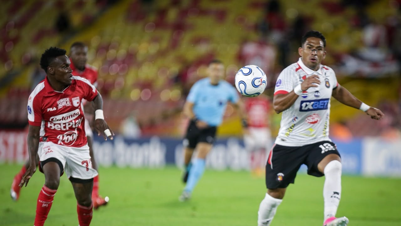 Imagen del partido de ida de los playoffs de la Copa Sudamericana 2026 entre Santa Fe y Caracas FC.