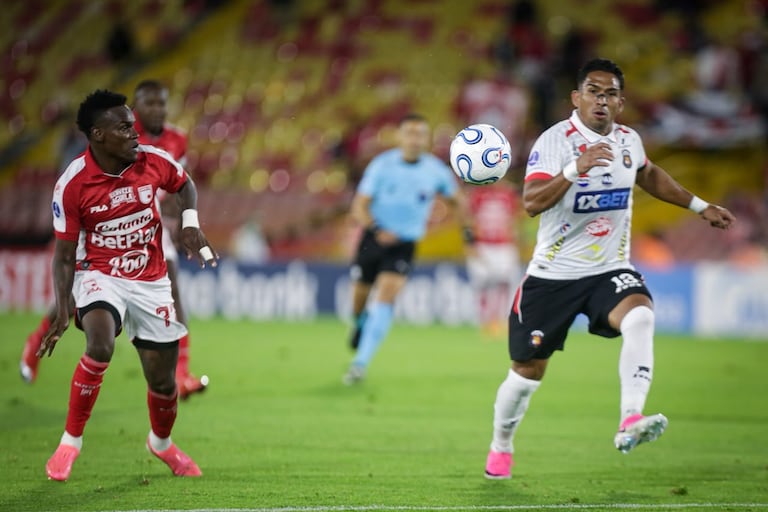 Imagen del partido de ida de los playoffs de la Copa Sudamericana 2026 entre Santa Fe y Caracas FC.