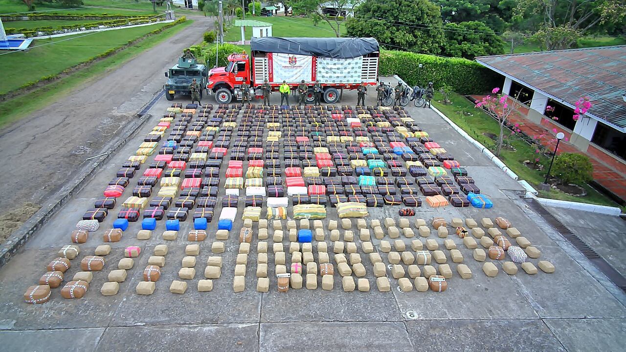 Las 8,6 toneladas de marihuana se encontraba escondida en un camión dobletroque y estaba avaluada en más de 10.000 millones de pesos.