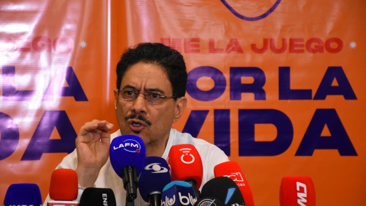 Iván Cepeda inició su agenda en Cali con una rueda de prensa en el hotel Dann Carlton, donde se refirió a la propuesta de un eventual debate presidencial.