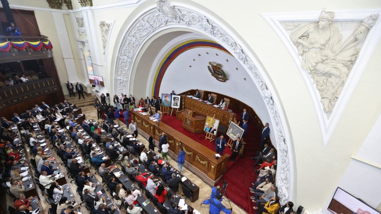 Vista general del interior de la Asamblea Nacional durante una sesión para discutir un proyecto de ley de amnistía propuesto por la presidenta interina de Venezuela, Delcy Rodríguez, en Caracas el 5 de febrero de 2026.