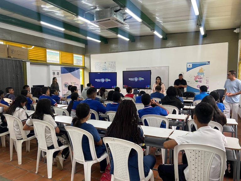 Los estudiantes se pueden matricular en una de las 148 instituciones educativas oficiales de los 34 municipios no certificados del Valle del Cauca.