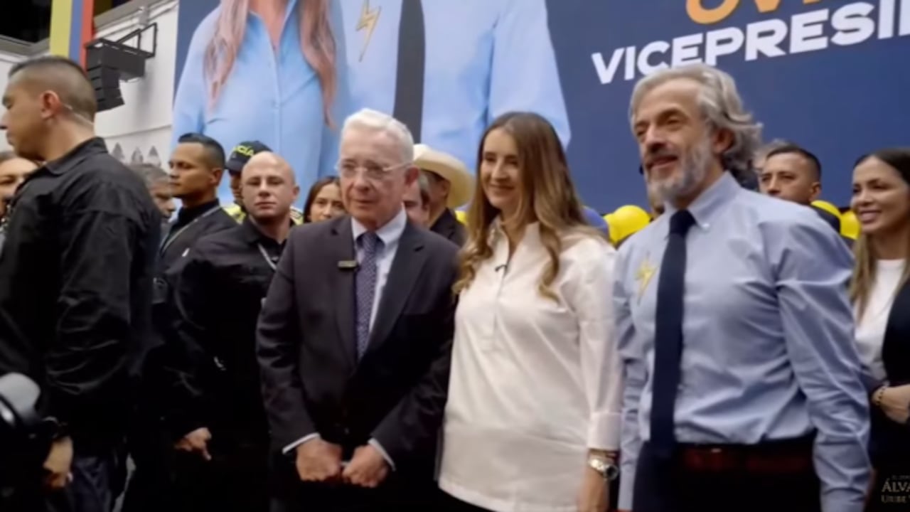 El expresidente y fundador del Centro Democrático junto con Paloma Valencia y Juan Daniel Oviedo.
