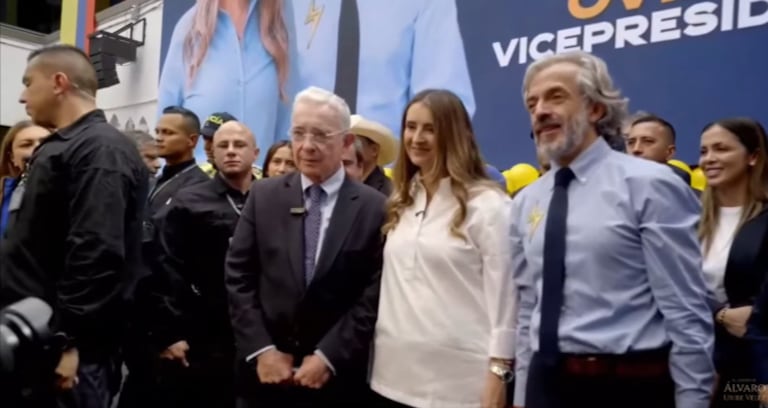 El expresidente y fundador del Centro Democrático junto con Paloma Valencia y Juan Daniel Oviedo.