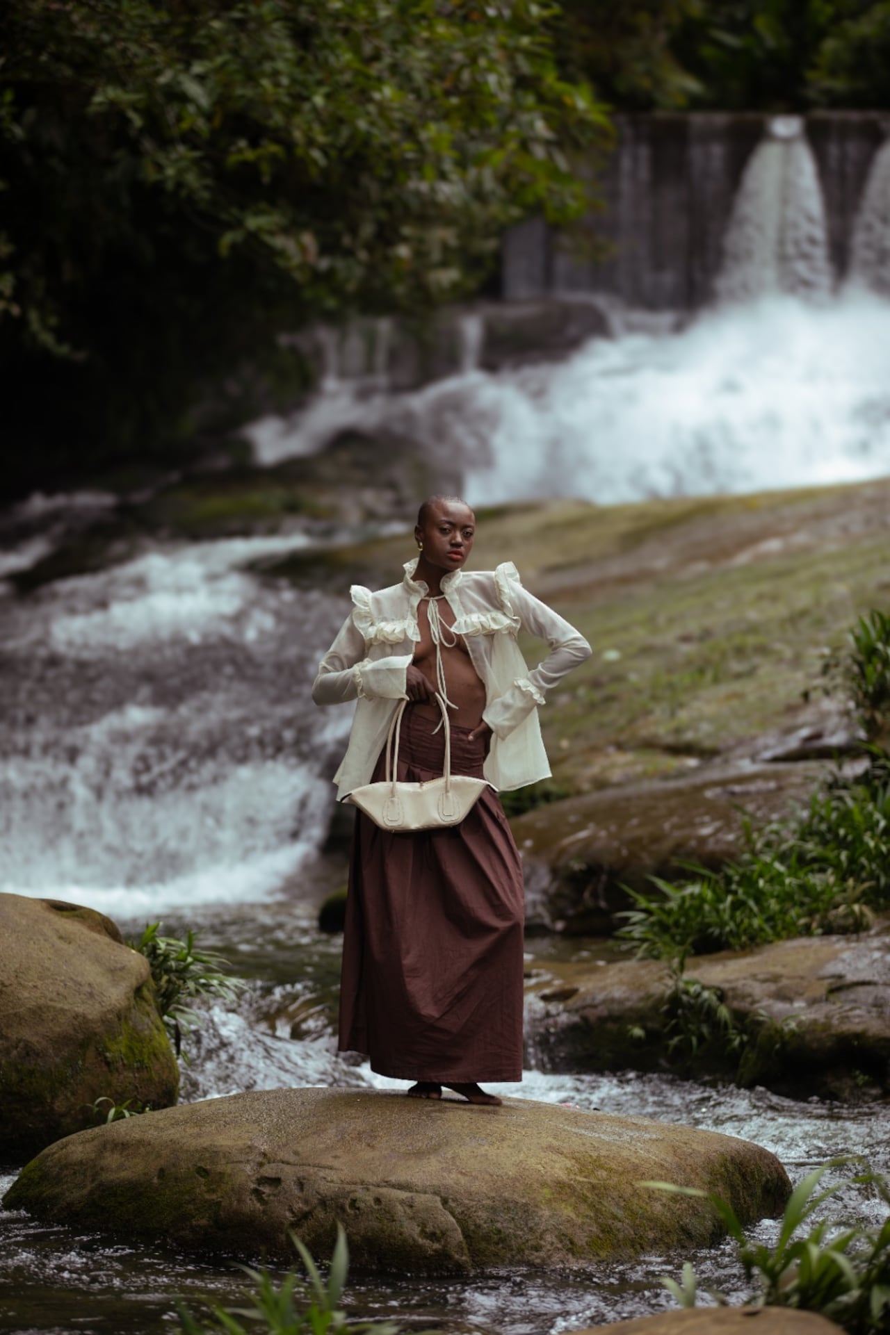 Con su llegada a Bogotá Fashion Week 2026, KrisMarce reafirma que el lujo también puede nacer de la memoria, del territorio y de las manos que transforman la tradición en futuro.