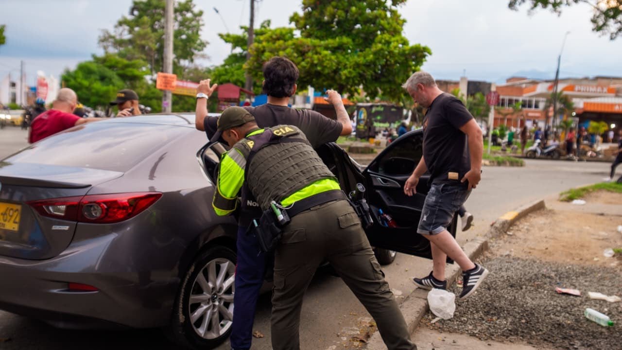 La Alcaldía de Cali, a través de la Secretaría de Movilidad, recordó que este viernes, 17 de octubre de 2025, continúa vigente la medida de pico y placa.
