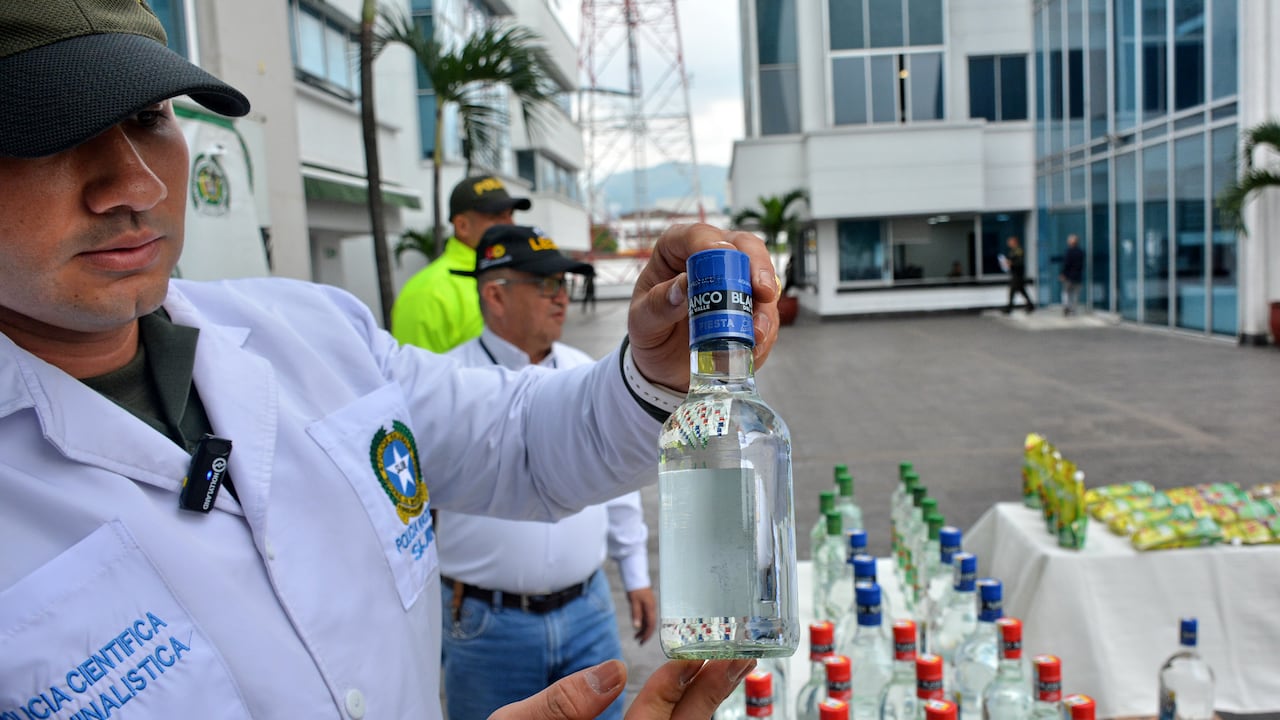 Policía Nacional en coordinación con Fiscalía y Rentas del Departamento, incautan en el barrio Sindical de Cali, 1336 botellas de licor adulterado que se comercializarían en la feria de Cali.