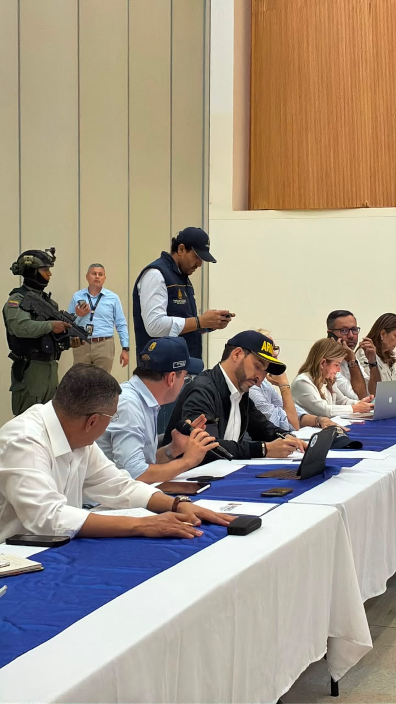 La presencia del mandatario nacional y la adopción de medidas drásticas de orden público buscan proteger a la ciudadanía ante amenazas de saqueos.