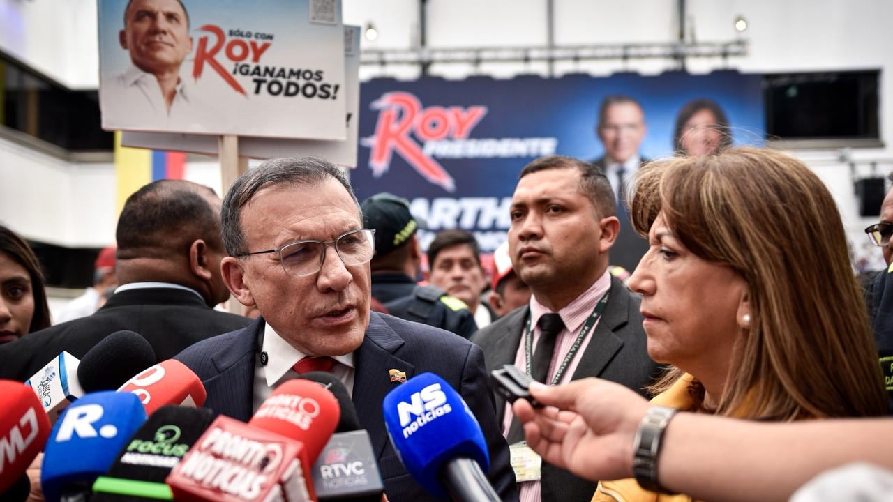 El candidato Roy Barreras junto a su fórmula vicepresidencial, Martha Lucia Zamora realizaron la inscripción de su candidatura en la Registraduria Nacional.