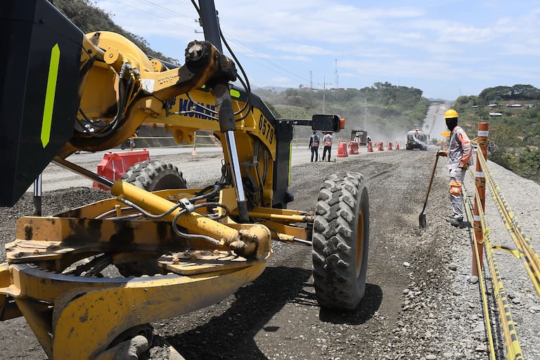 Cali: Avance en obras de la Nueva malla vial del Valle del Cauca, Avenida Bicentenarios y la doble calzada Popayan Santander de Quilichao. foto José L Guzmán. . EL País