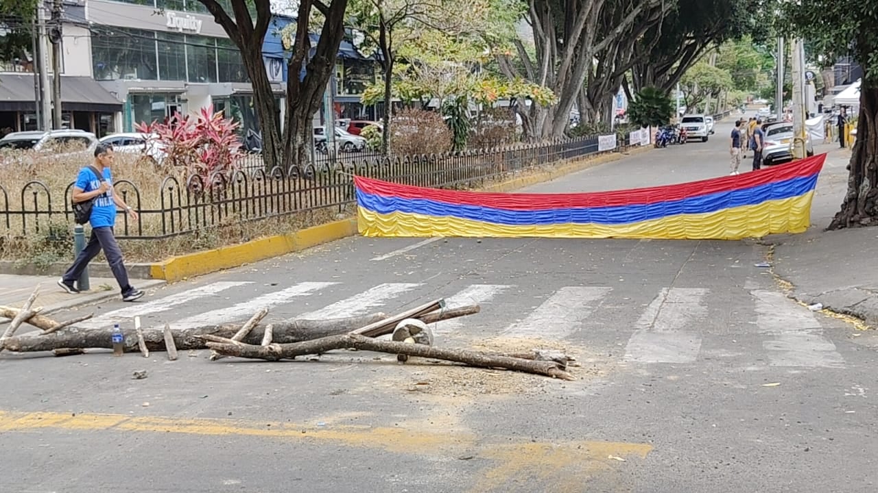 Según los manifestantes, han acudido a las vías de hecho para ser escuchados.