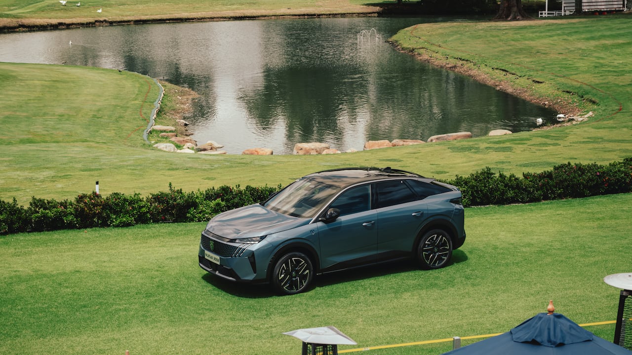 La Peugeot 3008 integra el Panoramic i-Cockpit, una llamativa pantalla de infoentretenimiento.