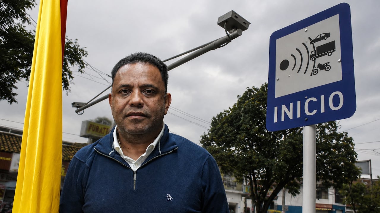 Alfredo Enrique Piñeres es, desde junio de 2025, el superintendente de Transporte. Es ingeniero civil de la Universidad Nacional y Magíster en Infraestructura Vial y Transporte de la Universidad de los Andes.