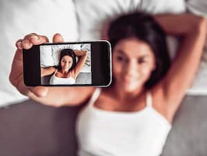 “Hay personas mucho más abiertas y arriesgadas, que acceden a los ‘nudes’ por la adrenalina, pero antes de hacerlo deben verificar que sea seguro”. Paula Dávila, psicóloga.