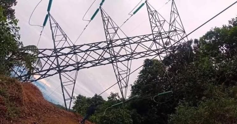 Las mismas comunidades fueron las encargadas de reportar este atentado contra la infraestructura eléctrica.