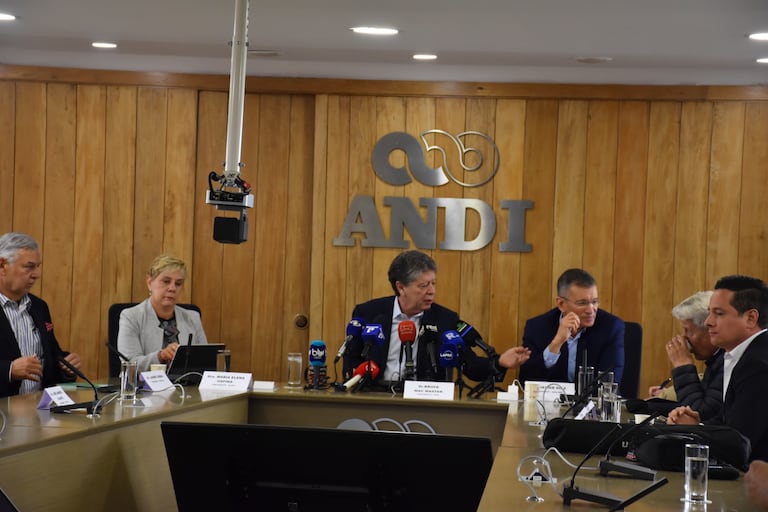 Líderes gremiales de Colombia y Ecuador se reunieron para buscar una salida a la crisis arancelaria entre los dos países.