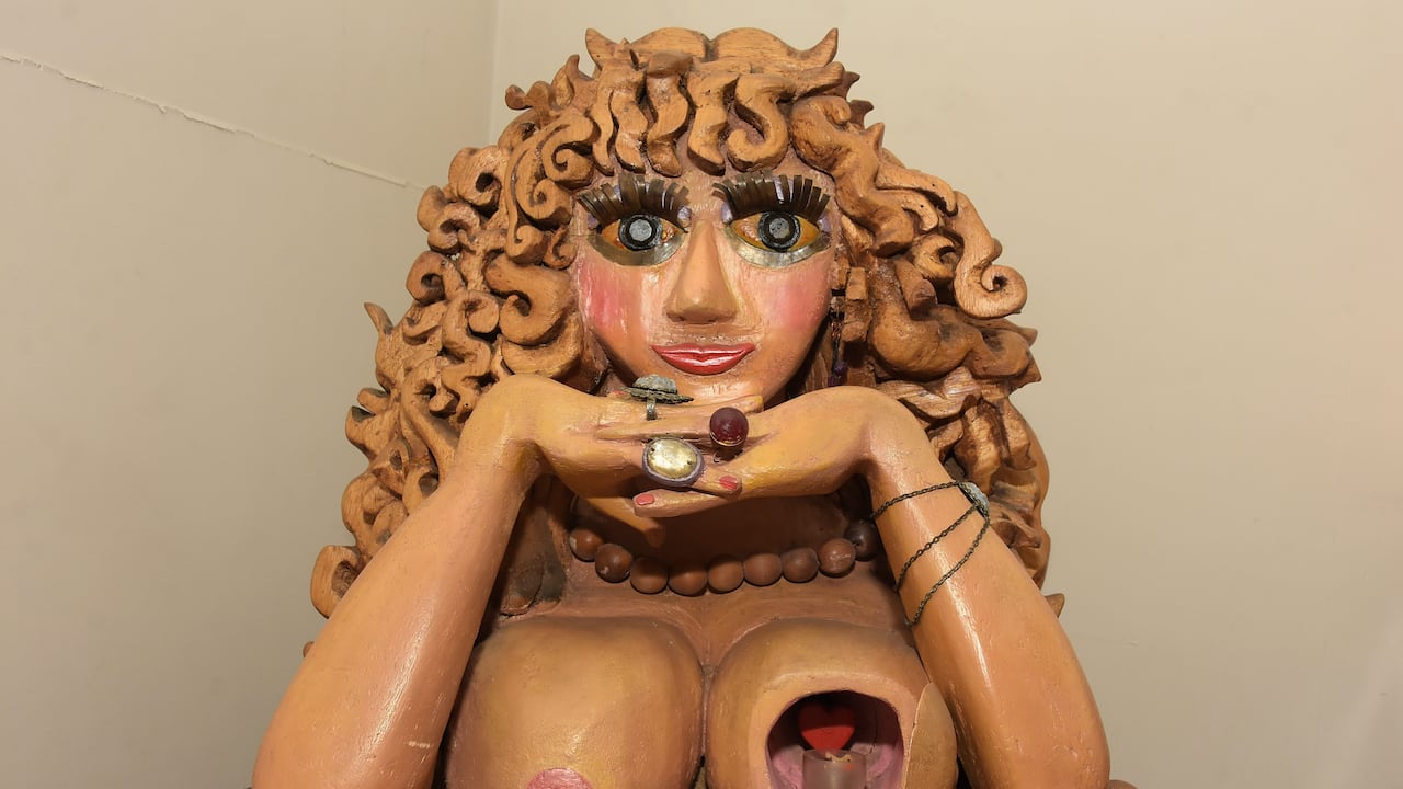 'Teresa la mujer mesa' se debe aclarar que hace parte de la Colección Museo de la Tertulia.