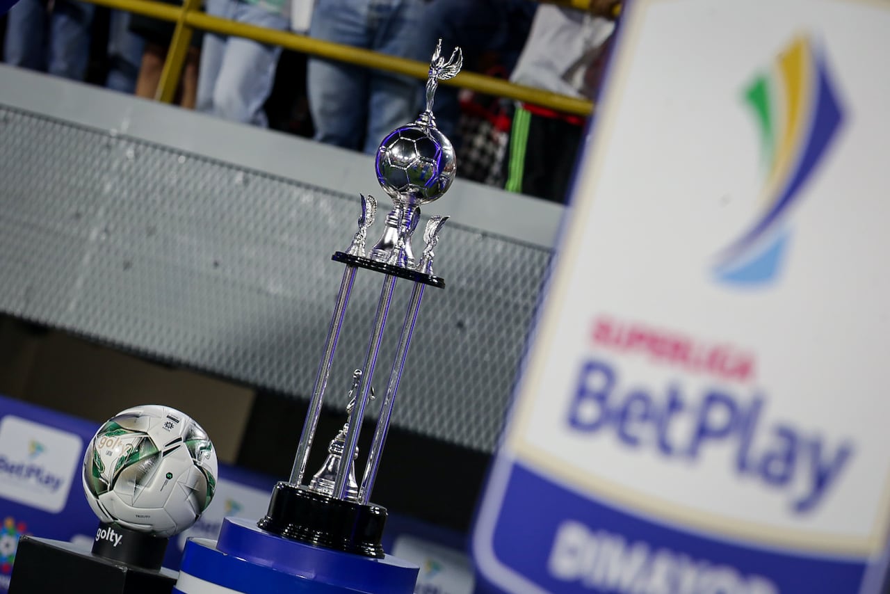 Trofeo de la Superliga Colombiana. El torneo que enfrenta a los dos campeones anuales de la Liga Colombiana.