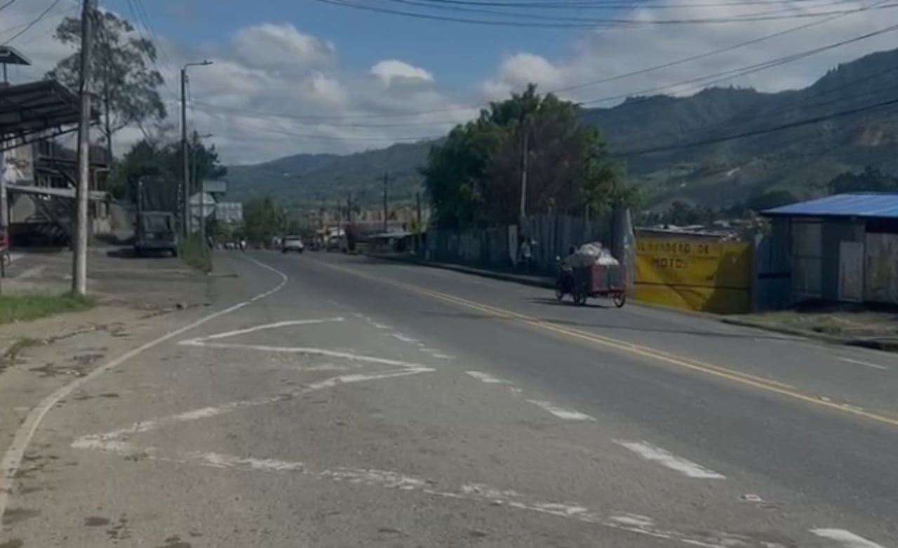 Este hecho delictivo sucedió en este tramo de la Panamericana, de ahí que policías que labora en Piendamó reaccionaron tras las voces de alerta del conductor.