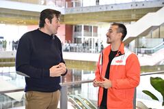 Germán Borromei (izquierda), es el gerente de Oracle para Colombia y Ecuador, compañía que realizó esta inversión, en charla con El País, explica qué son los agentes de IA, por qué no temerle y cómo esta herramienta, brinda soluciones a grandes compañías colombianas como Rappi y Carvajal.