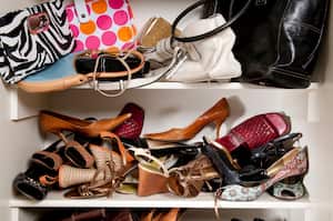 Tener el clóset desordenado se relaciona con varios aspectos emocionales y de personalidad.