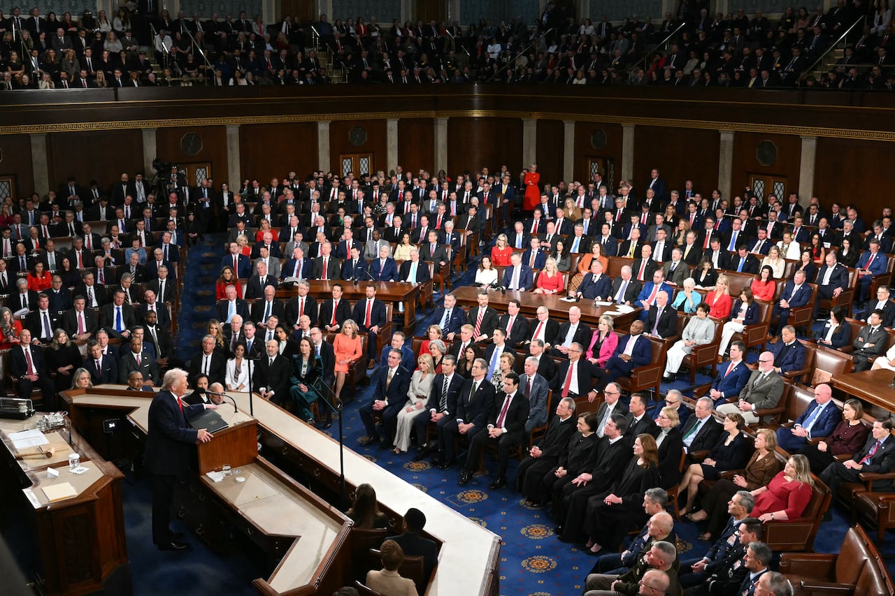 El presidente de Estados Unidos, Donald Trump, pronuncia su discurso sobre el Estado de la Unión en la Cámara de Representantes del Capitolio de Estados Unidos.