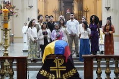 El homenaje estuvo acompañado por familiares, amigos, personalidades políticas y músicos.