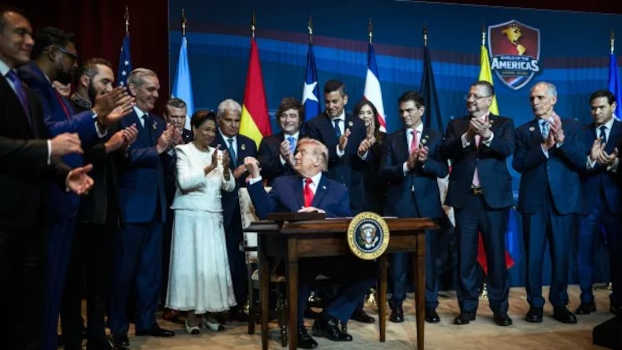 El presidente de EE. UU., Donald Trump, junto a los mandatarios de Argentina, El Salvador, Chile, Ecuador, Trinidad y Tobago, Paraguay, República Dominicana, Bolivia, Panamá, Guyana, Honduras y Costa Rica, integran la nueva alianza de seguridad y lucha contra el narcotráfico, el Escudo de las Américas.