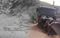 Un vehículo de carga pesada sufrió una falla mecánica en sus frenos.