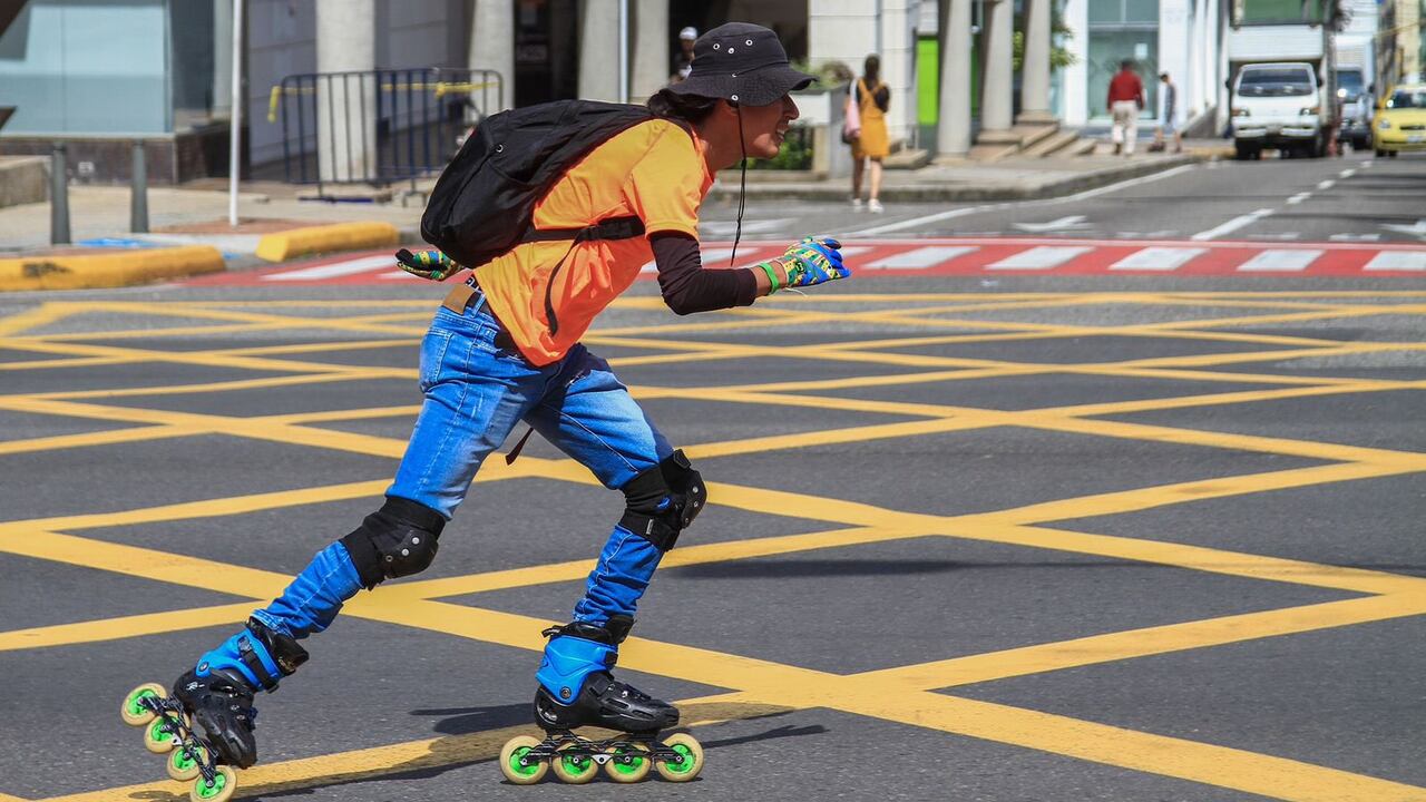 Los ciudadanos se movilizaron en patines, bicicletas y patinetas.