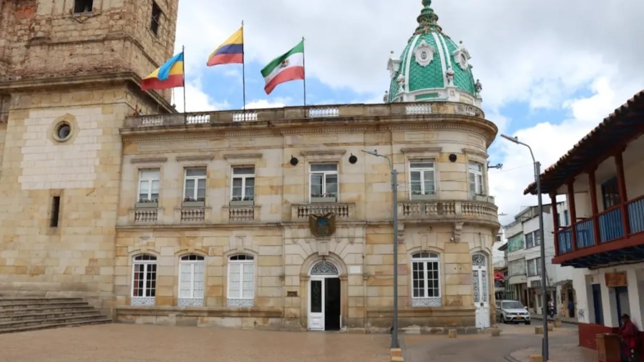 La renovación de más de 20.000 m² del centro histórico de Zipaquirá combina ciencia, participación ciudadana y técnica patrimonial para revitalizar la ciudad y potenciar el turismo.