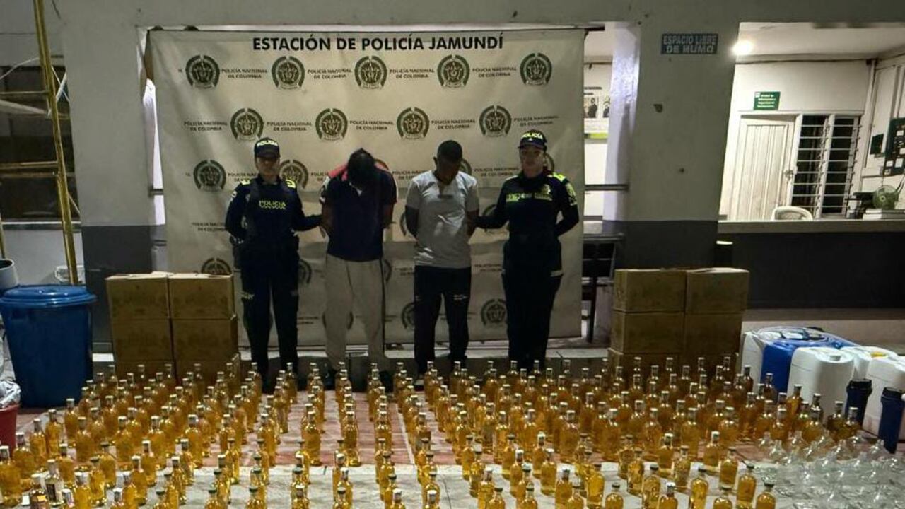 Licor incautado por las autoridades.