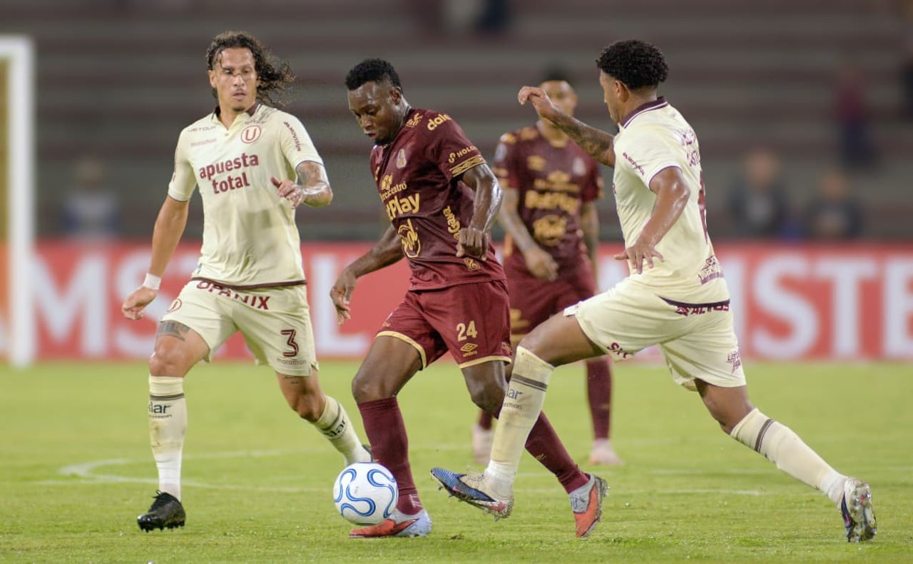 Deportes Tolima vs. Universitario por Copa Libertadores.