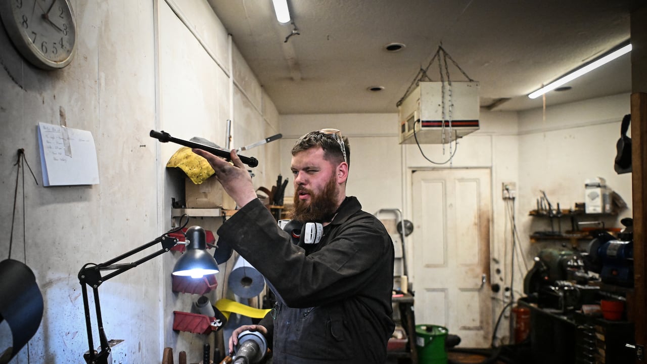 Artisan bagpipe maker Ruari Black, the last traditional bagpipe-makers who make everything by hand from start to finish, works a bagpipe chanter in the workshop of Kilberry Bagpipes in Edinburgh, on October 7, 2024. The Highland bagpipe is an integral part of Scottish culture and history, famous for its distinctive, powerful sound that even accompanied troops as they landed in northern France on D-Day. But the wind instrument is slowly growing silent as demand dwindles and machine-made bagpipes replace traditionally crafted ones, consigning their use to largely ceremonial occasions. Ruari Black is one of only a few remaining craftsmen in Edinburgh who knows how to make the instrument by hand. (Photo by ANDY BUCHANAN / AFP)
