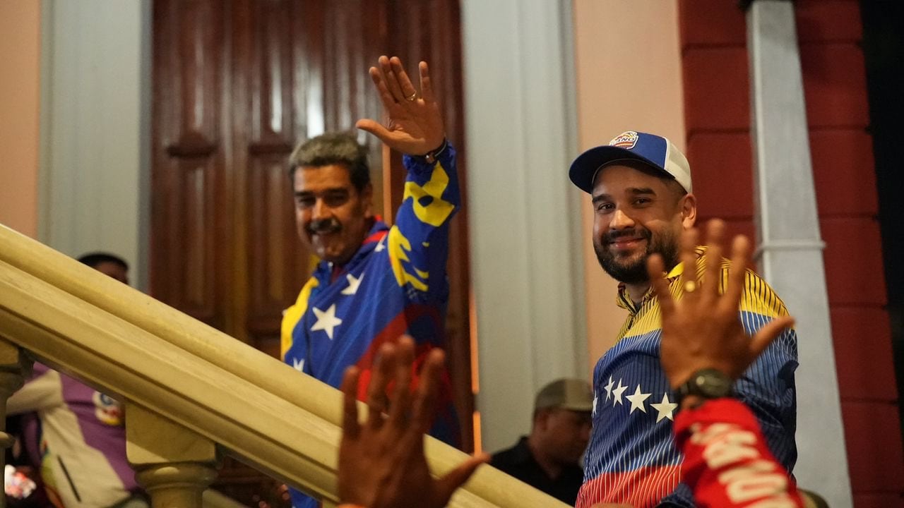 El dictador Nicolás Maduro junto a su hijo