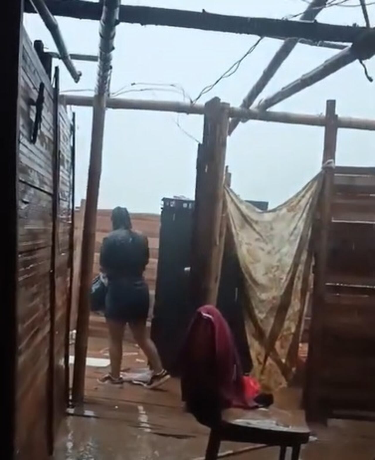 Esa familia de la vereda Siloé de Popayán perdió todos sus enseres por el fuerte aguacero registrado en a tarde de este lunes 29 de septiembre.